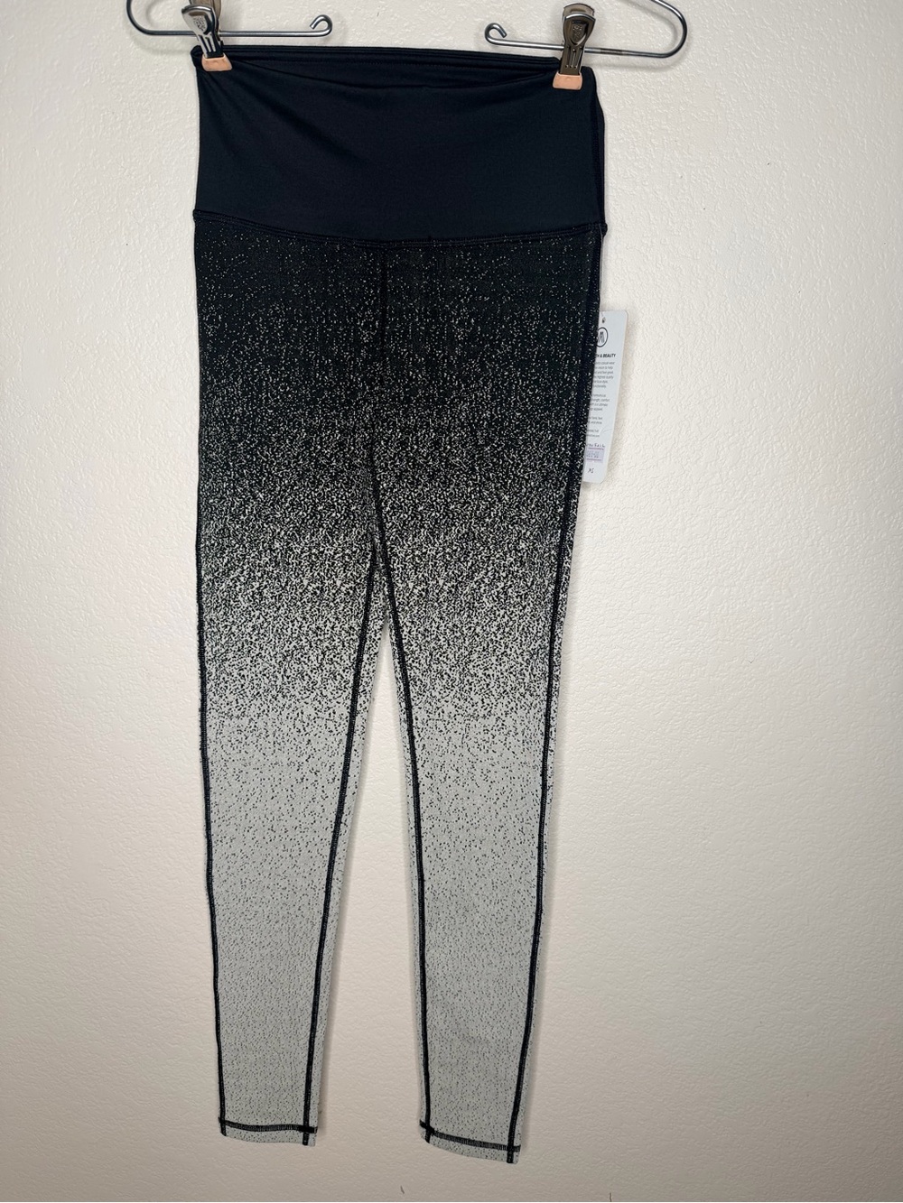 Amari Active New NWT Snowfall black Women Black Active Yoga Pants Sz XS $98